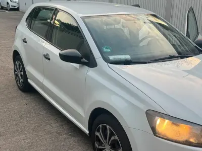 Gebraucht VW Polo 60 PS (44 kW) 2014 Weiß Kleinwagen