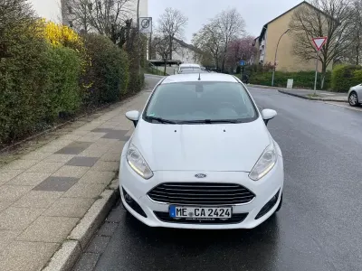 Gebraucht Ford Fiesta Cool & Connect 101 PS (74 kW) 2017 Weiß Kleinwagen