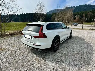 Usado Volvo V60 CC 190 HP (139 kW) 2019 Branco Carrinha