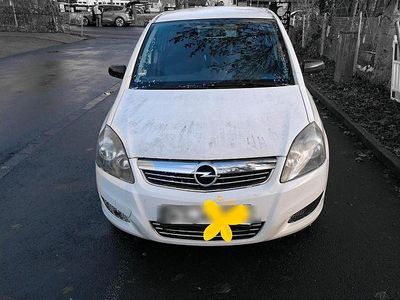 Weiß Gebraucht 2009 Opel Zafira Van / Kleinbus | 2.200 €