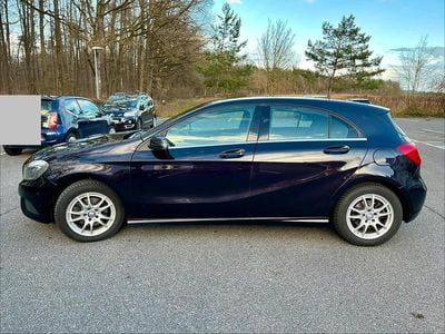 Gebraucht Mercedes A180 Urban 122 PS (89 kW) 2015 Violet Kleinwagen