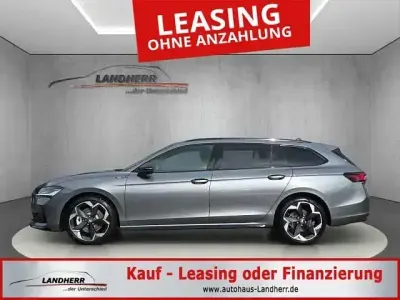 Neu Skoda Superb SportLine 265 PS (194 kW) 2025 Graphite grau Kombi