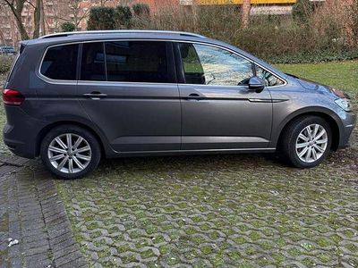Gebraucht VW Touran Highline 150 PS (110 kW) 2016 Grau Van / Kleinbus