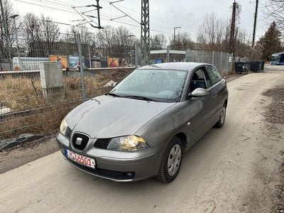 Grau Gebraucht 2002 Seat Ibiza Limousine | 399 € (Superpreis)