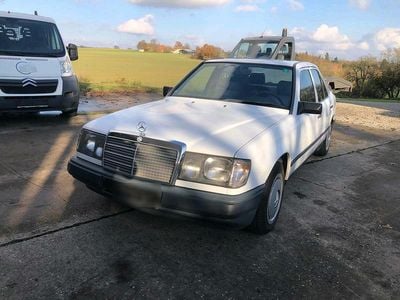 Second-hand Mercedes E230 136 CP (100 kW) 1988 Alb Berlinǎ