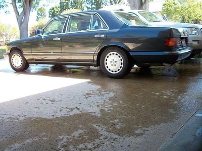 Gebraucht Mercedes 560 299 PS (219 kW) 1986 Schwarz Limousine