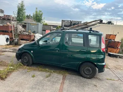 Gebraucht Toyota Yaris 86 PS (63 kW) 2002 Grün Van / Kleinbus