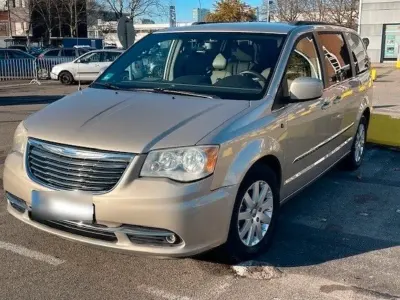 Gebraucht Chrysler Town & Country 283 PS (208 kW) 2016 Beige Van / Kleinbus