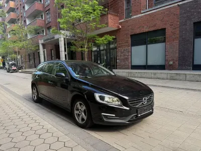 Gebraucht Volvo V60 Business Edition 150 PS (110 kW) 2016 Schwarz Kombi