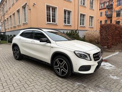 Weiß Gebraucht 2017 Mercedes GLA200 AMG line SUV | 20.500 € (Fairer Preis)