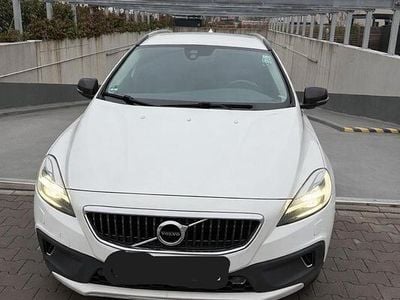 Begagnad Volvo V40 152 HK (111 kW) 2016 Vit SUV