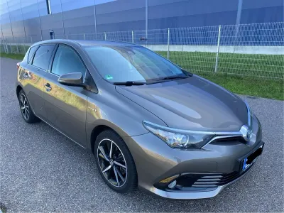 Gebraucht Toyota Auris Hybrid Edition-S 136 PS (100 kW) 2017 Braun Kleinwagen