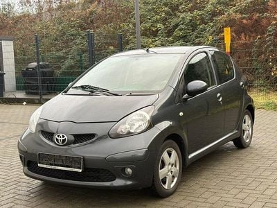Grau Gebraucht 2006 Toyota Aygo Kleinwagen | 4.499 € (Fairer Preis)
