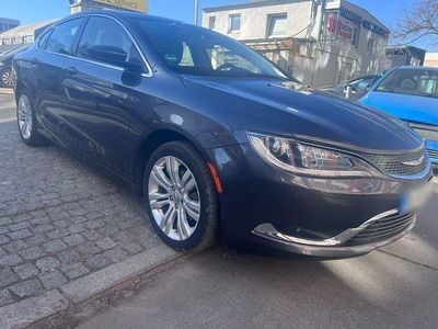 Gebraucht Chrysler 200 184 PS (135 kW) 2017 Grau Limousine
