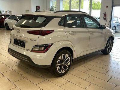 Gebraucht Hyundai Kona Select 100 kW (136 PS) 2022 Weiß SUV