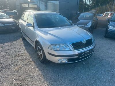 gebraucht Skoda Octavia Benziner*Klima*6-Gang*SHZ*Tempomat