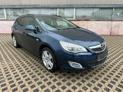 Gebraucht Opel Astra 125 PS (91 kW) 2011 Blau Kombi