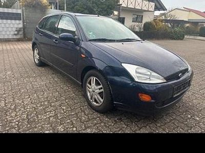 Usata Ford Focus 100 CV (73 kW) 1999 Blu Utilitaria