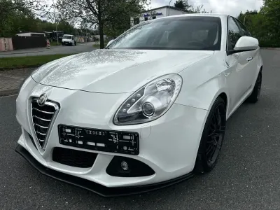 Gebraucht Alfa Romeo Giulietta Turismo 170 PS (125 kW) 2013 Weiß Kleinwagen