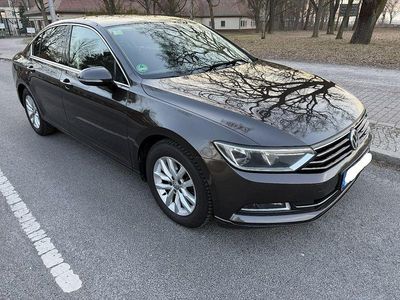 Gebraucht VW Passat Comfortline 150 PS (110 kW) 2016 Black oak brown metallic (metallic) Limousine