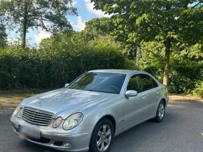 Gebraucht Mercedes E240 177 PS (130 kW) 2002 Silber Limousine
