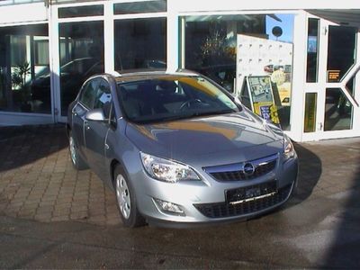 Usata Opel Astra Edition 116 CV (85 kW) 2010 Andere farbe metallic Berlina