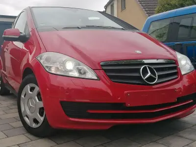 Używany Mercedes A180 116 KM (85 kW) 2010 Czerwony Hatchback
