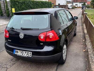 Schwarz Gebraucht 2004 VW Golf IV Kleinwagen | 2.300 €