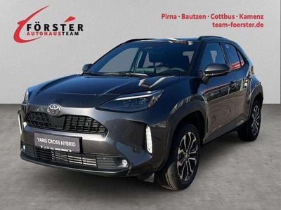 Grau (marlingrau metallic) Neu 2025 Toyota Yaris Cross SUV | 27.661 € (Guter Preis)