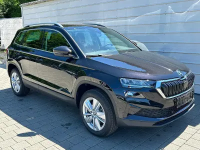 Neu Skoda Karoq 150 PS (110 kW) 2026 Black magic perleffekt SUV