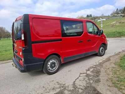 Second-hand Renault Trafic Komfort 120 CP (88 kW) 2017 Roșu Monovolum