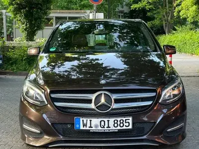 Gebraucht Mercedes B200 136 PS (100 kW) 2015 Braun Van / Kleinbus