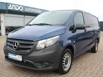 Gebraucht Mercedes Vito 163 PS (119 kW) 2023 Stahlblau Van