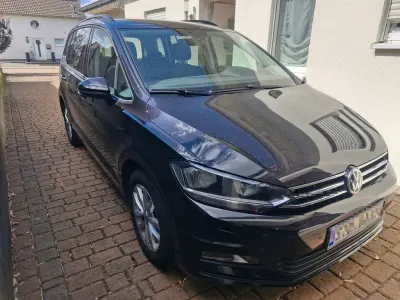 Gebraucht VW Touran Comfortline 150 PS (110 kW) 2017 Schwarz Van / Kleinbus