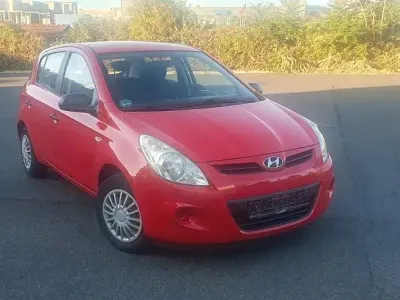 Gebraucht Hyundai i20 Classic 77 PS (56 kW) 2011 Rot Kleinwagen