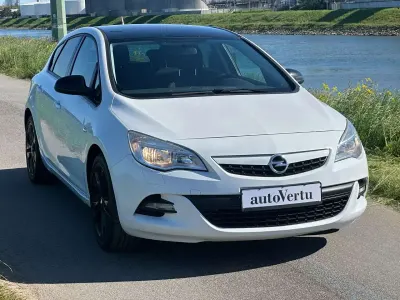 Usata Opel Astra Color Edition 120 CV (88 kW) 2012 Bianco Berlina
