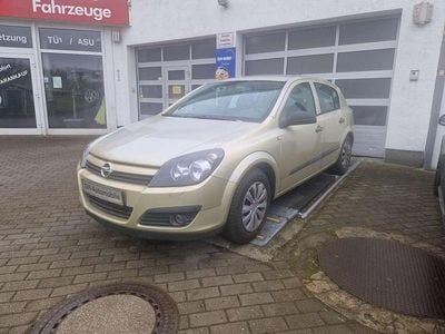 Usata Opel Astra Enjoy 90 CV (66 kW) 2004 Oro Berlina