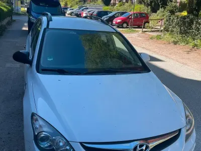 Gebraucht Hyundai i30 105 PS (77 kW) 2011 Weiß Kombi