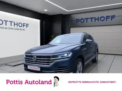 Gebraucht VW Touareg Basis 231 PS (169 kW) 2019 Blau SUV