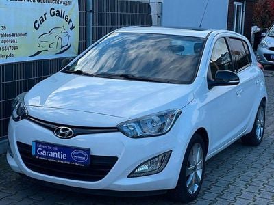 Gebraucht Hyundai i20 Edition 101 PS (74 kW) 2014 Weiß Limousine
