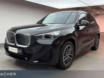 Gebraucht BMW iX1 M Sport 225 kW (306 PS) 2025 Saphirschwarz metallic SUV