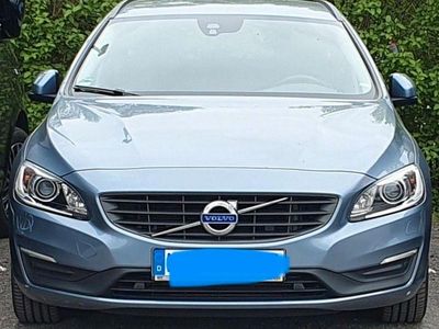 Second-hand Volvo V60 Kinetic 150 CP (110 kW) 2017 Albastru Break