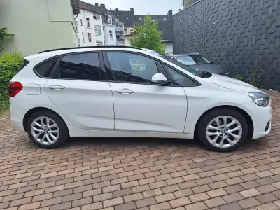 Gebraucht BMW 218 Active Tourer Sport Line 136 PS (100 kW) 2015 Weiß Van / Kleinbus