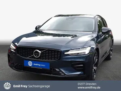 Gebraucht Volvo V60 Plus 197 PS (144 kW) 2025 Denim blaumetallic Kombi