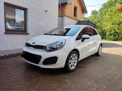 gebraucht Kia Rio 3 in Sehr gepflegten Zustand.