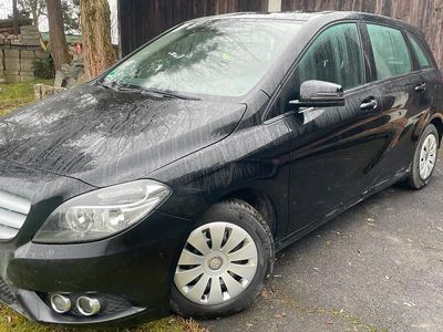 Gebraucht Mercedes B180 122 PS (89 kW) 2013 Schwarz Van / Kleinbus