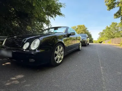 Gebraucht Mercedes CLK200 163 PS (119 kW) 2002 Schwarz Cabrio