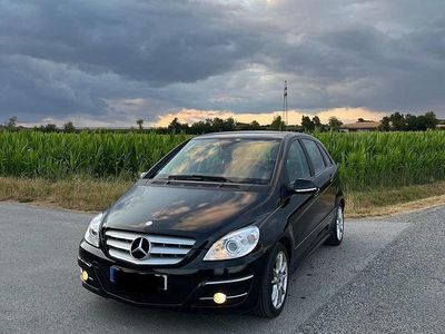 Mercedes B200