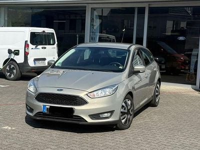 Usata Ford Focus 120 CV (88 kW) 2015 Grigio Berlina