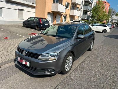 Gebraucht VW Jetta Trendline 105 PS (77 kW) 2012 Grau Limousine